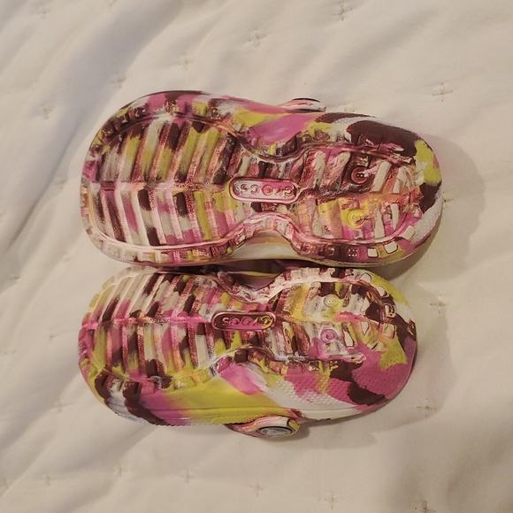 CROCS Pink and Yellow Sandals with Whimsical Design (31) - Picture 5 of 7